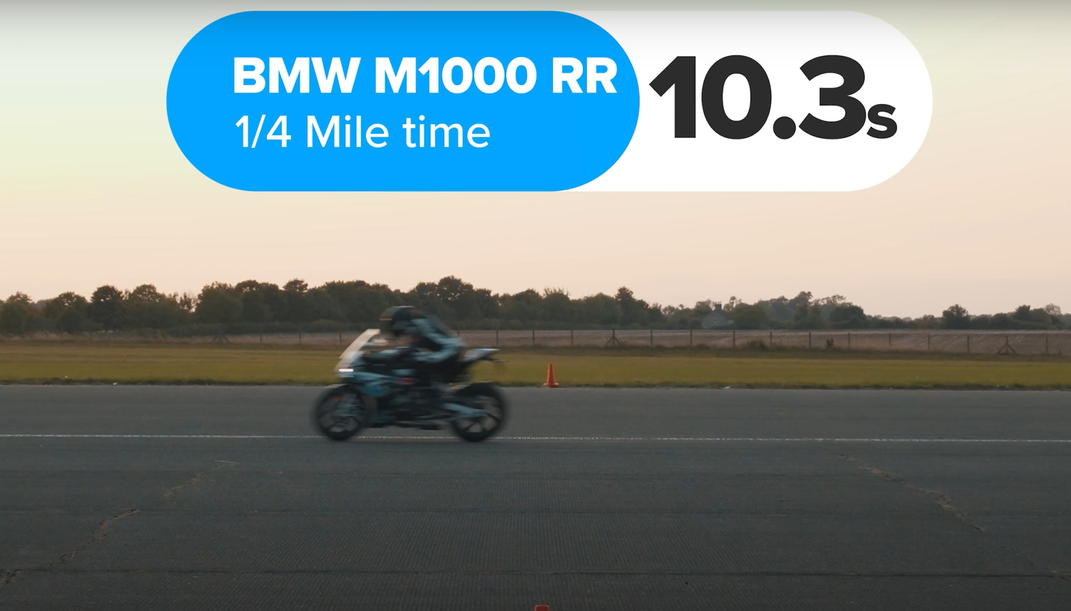 M 1000 RR以10.3秒的優異成績完成了1/4英里直線加速